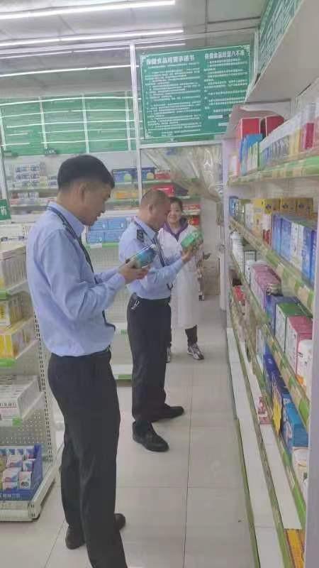 南充市嘉陵區中城市場監管所開展餐飲及食品業安全大檢查，強化酒店管理